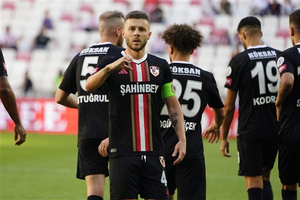 SİVASSPOR GAZİANTEP FK"YI 3-2 MAĞLUP ETTİ