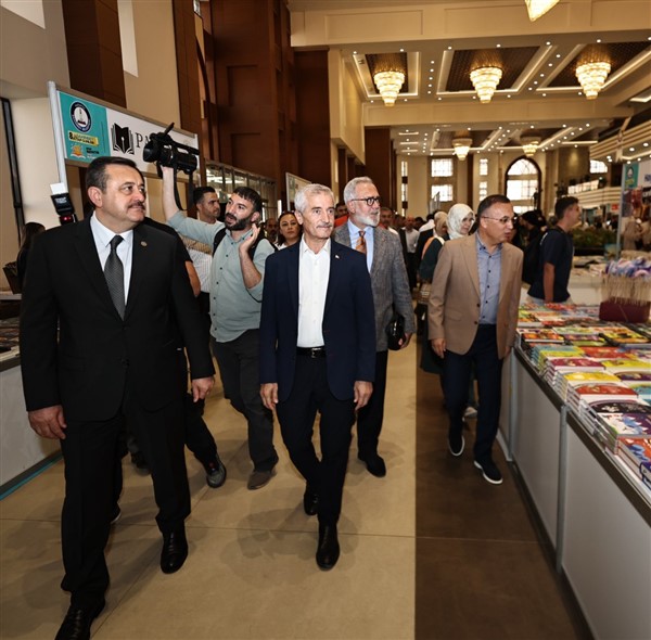 ŞAHİNBEY BELEDİYESİ'NİN 8. KİTAP FUARI KAPILARINI AÇTI