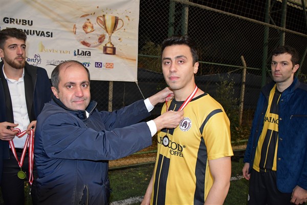 8. Altunkaya Futbol Turnuvası'nın şampiyonu Confy oldu