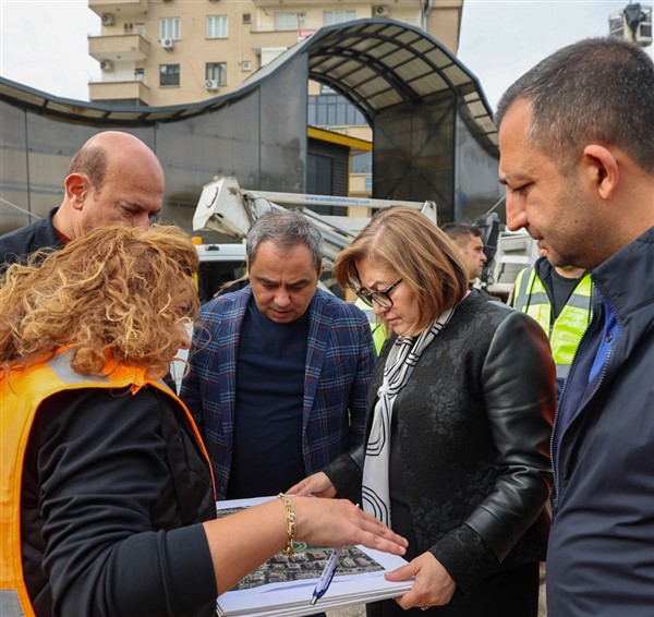 TUGAY KÖPRÜLÜ KAVŞAĞINDA ÇALIŞMALAR TÜM HIZIYLA DEVAM EDİYOR