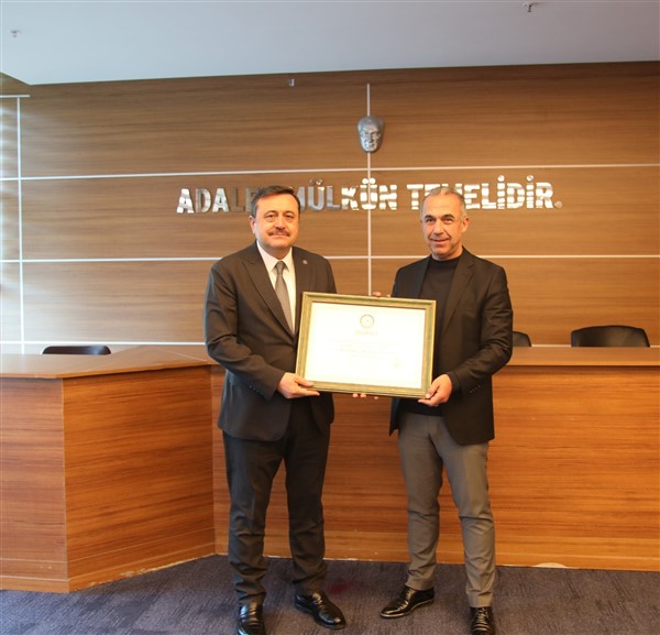 AK PARTİ İL BAŞKANI FEDAİOĞLU MAZBATASINI ALDI