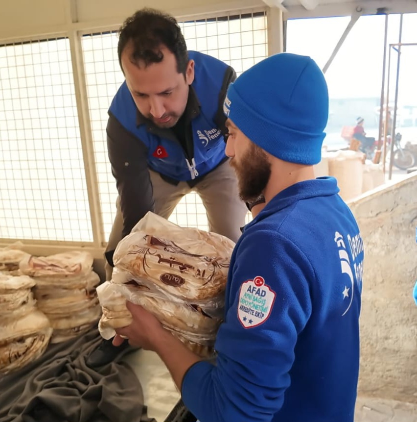 Esad’dan kurtulan Halep’te yaralar sarılıyor