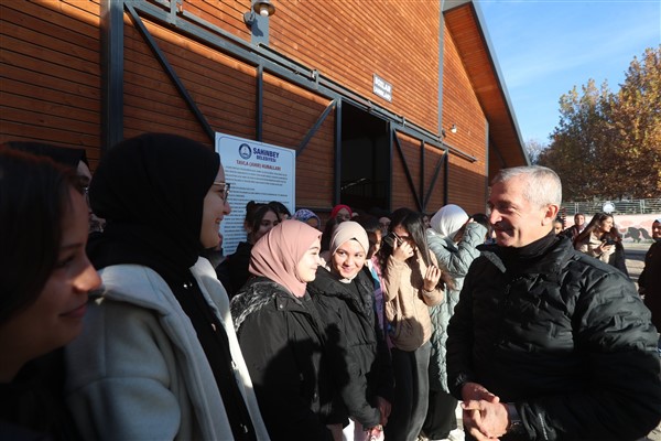 TAHMAZOĞLU GELENEKSEL SPOR MERKEZİ’NDE GENÇLERLE BULUŞTU