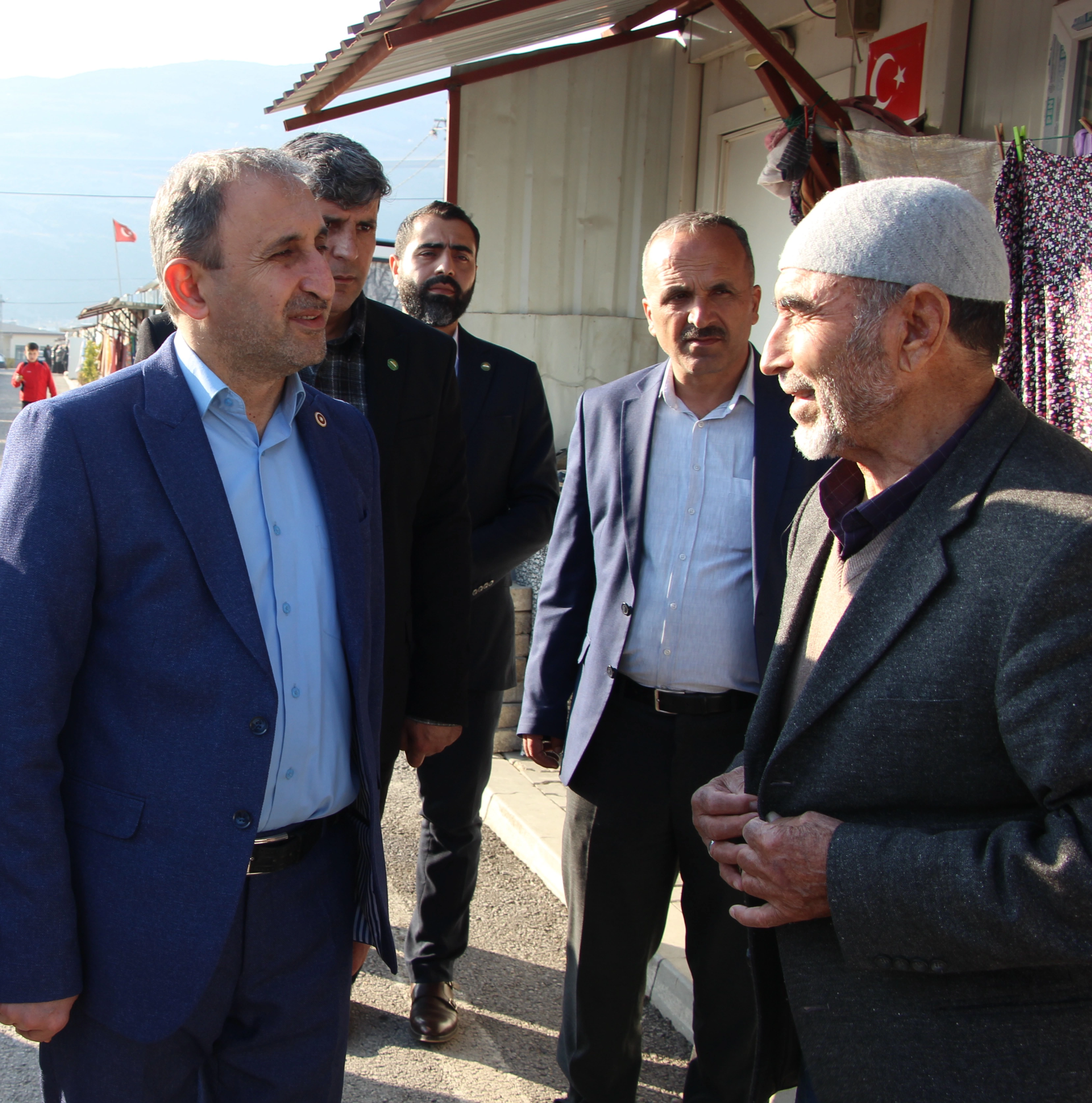 HÜDA PAR Gaziantep Milletvekili Demir Depremzedeleri Dinledi