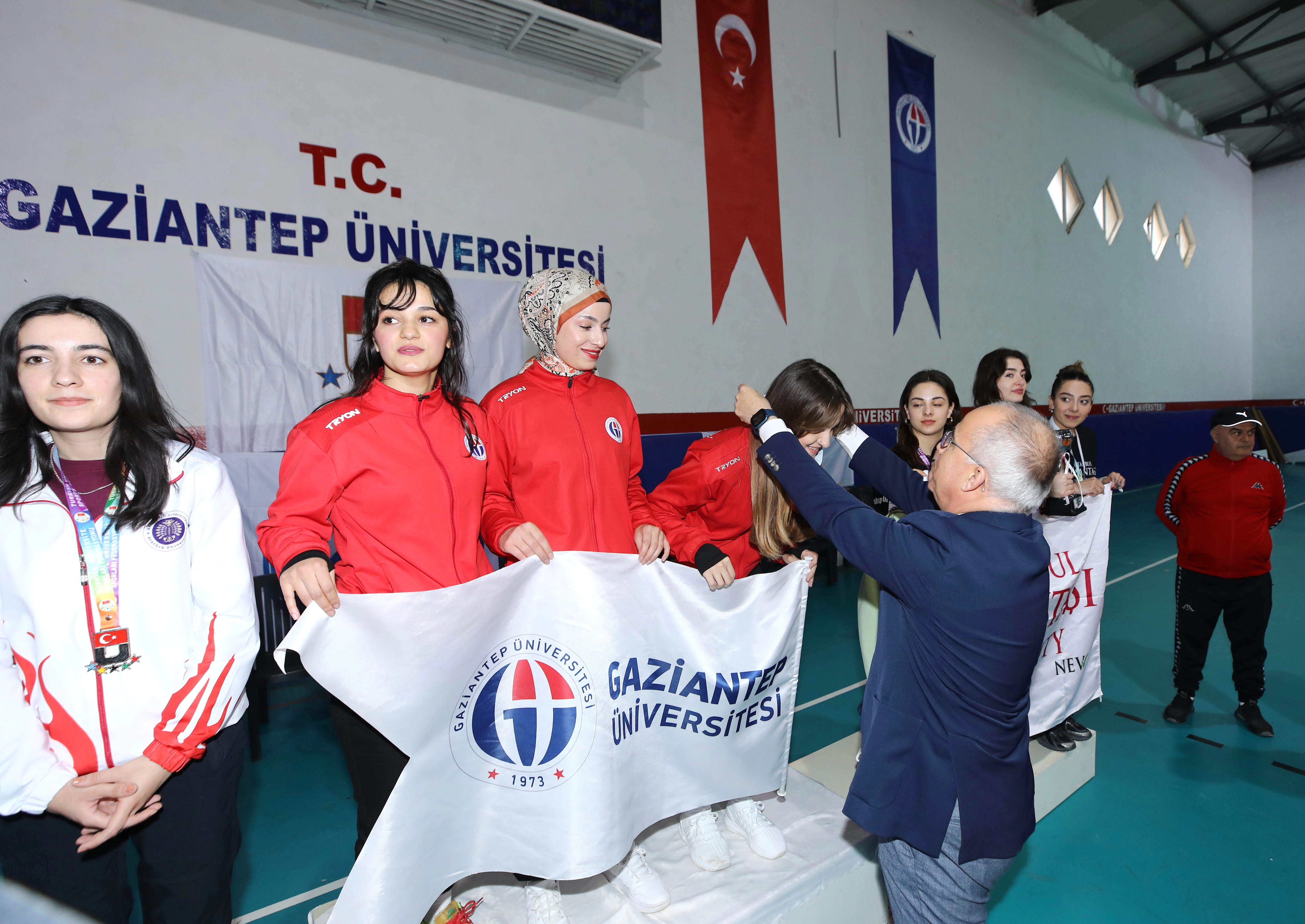 GAÜN KADIN FLOOR CURLİNG TAKIMI ÜST ÜSTE ÜÇÜNCÜ KEZ TÜRKİYE ŞAMPİYONU