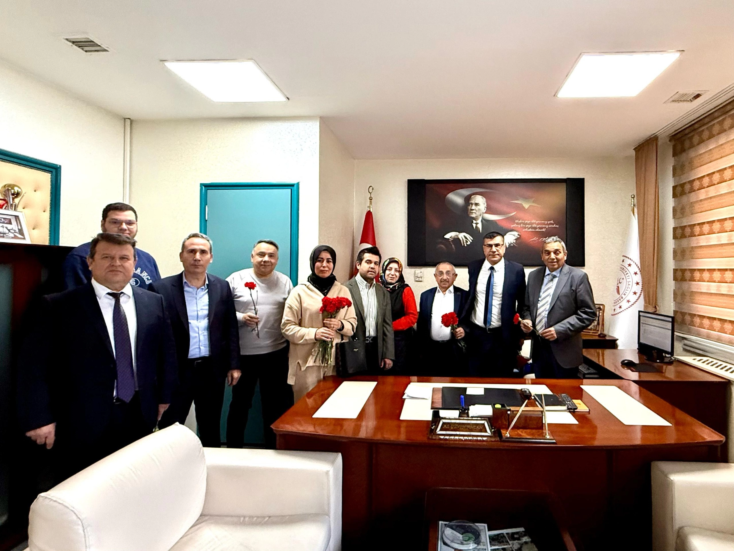 AK PARTİ GAZİANTEP’TEN SAĞLIK KAHRAMANLARINA ANLAMLI ZİYARET