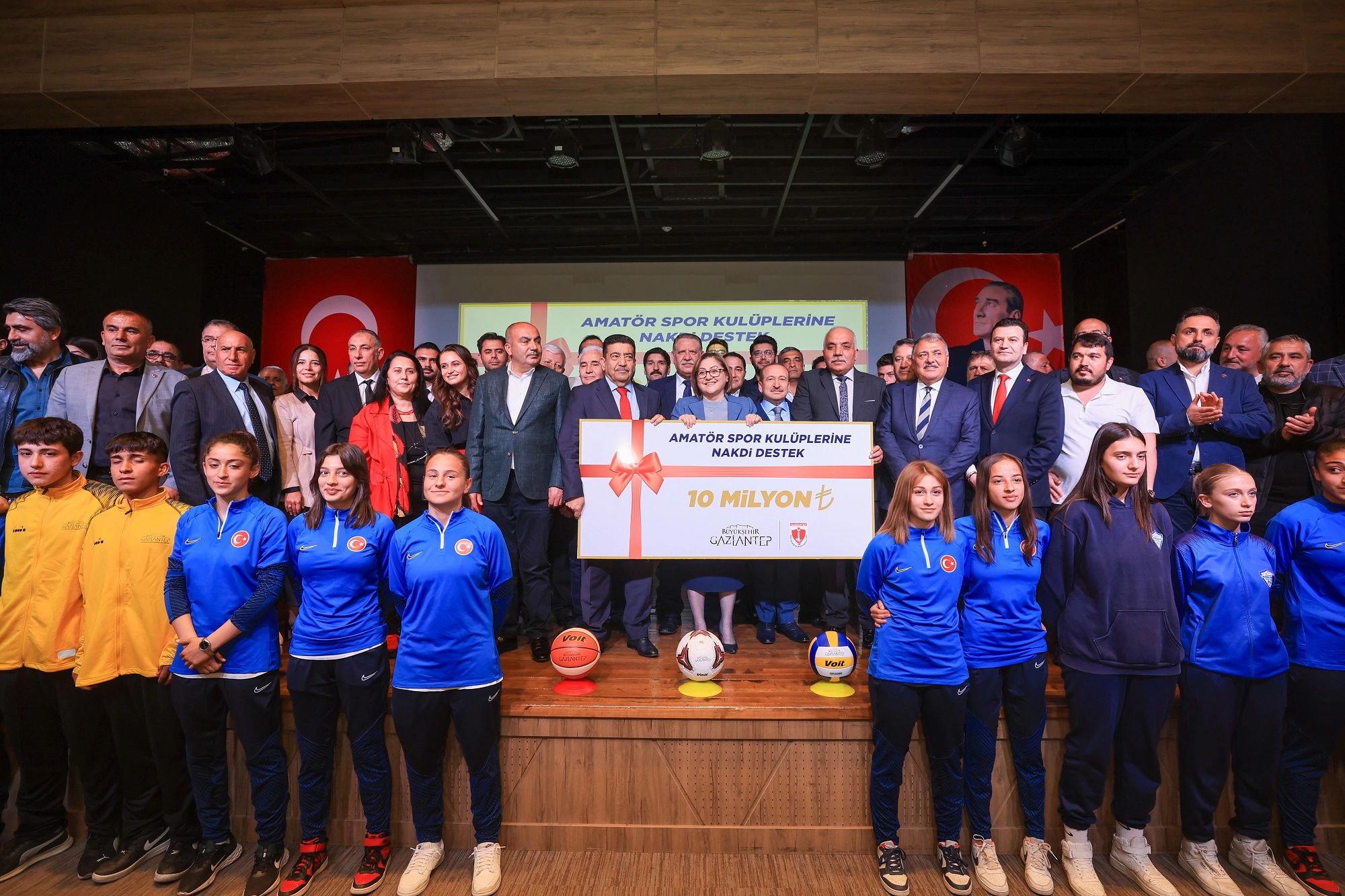 AMATÖR SPOR KULÜPLERİNE 10 MİLYON TL NAKDİ DESTEK VERİLDİ