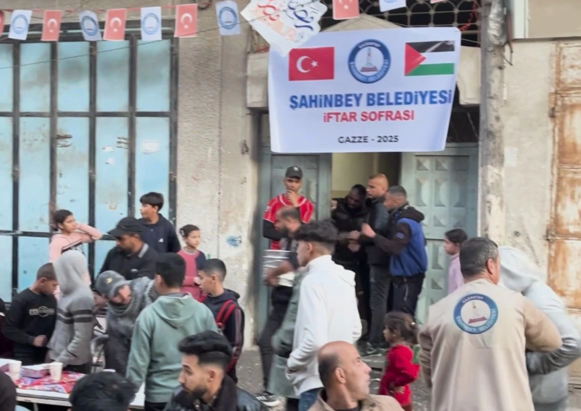 ŞAHİNBEY BELEDİYESİ'NDEN GAZZE'DE KARDEŞLİK İFTARI
