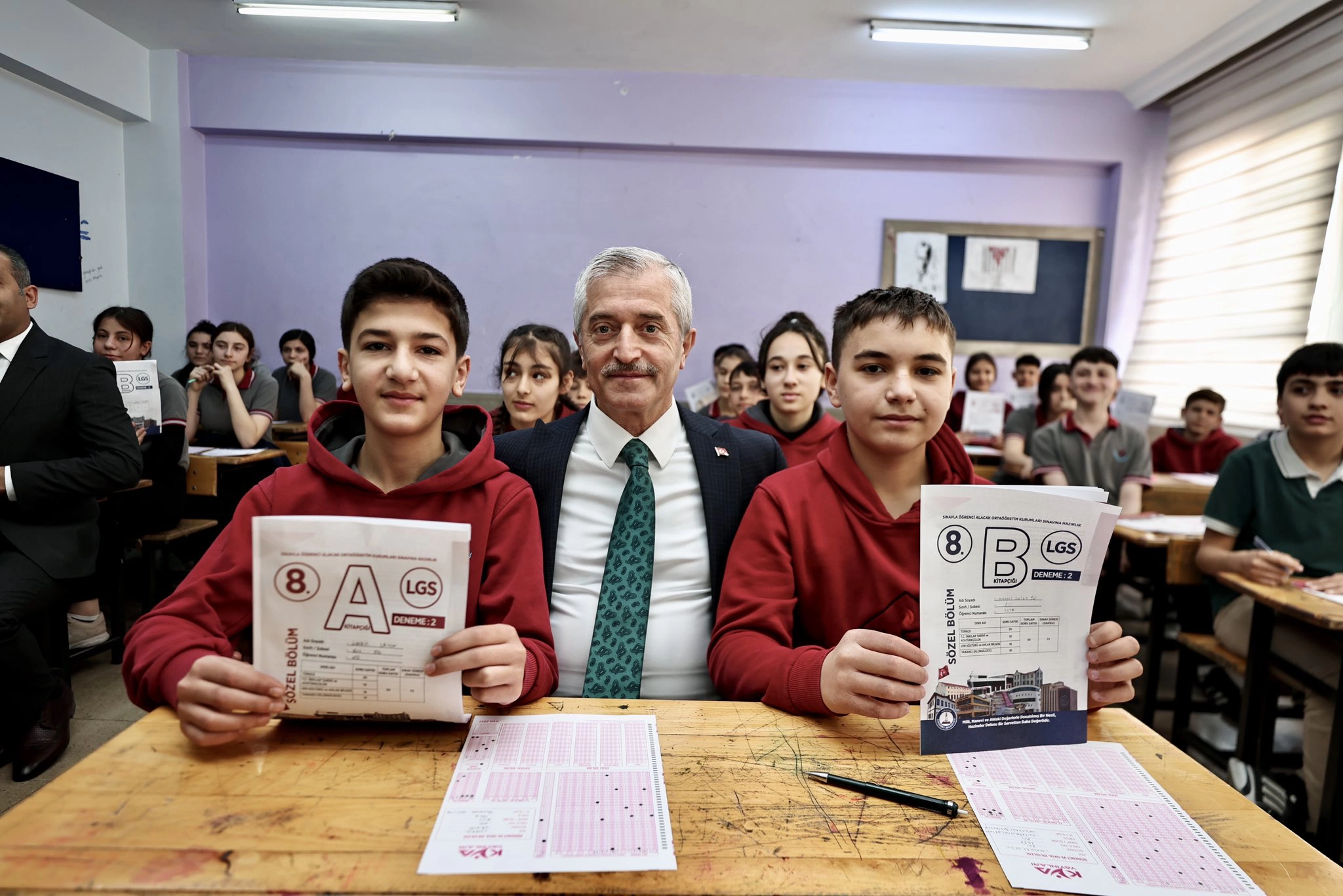 ŞAHİNBEY BELEDİYESİ’NDEN ÖĞRENCİLERE 3 MİLYONDAN FAZLA DENEME SETİ DESTEĞİ