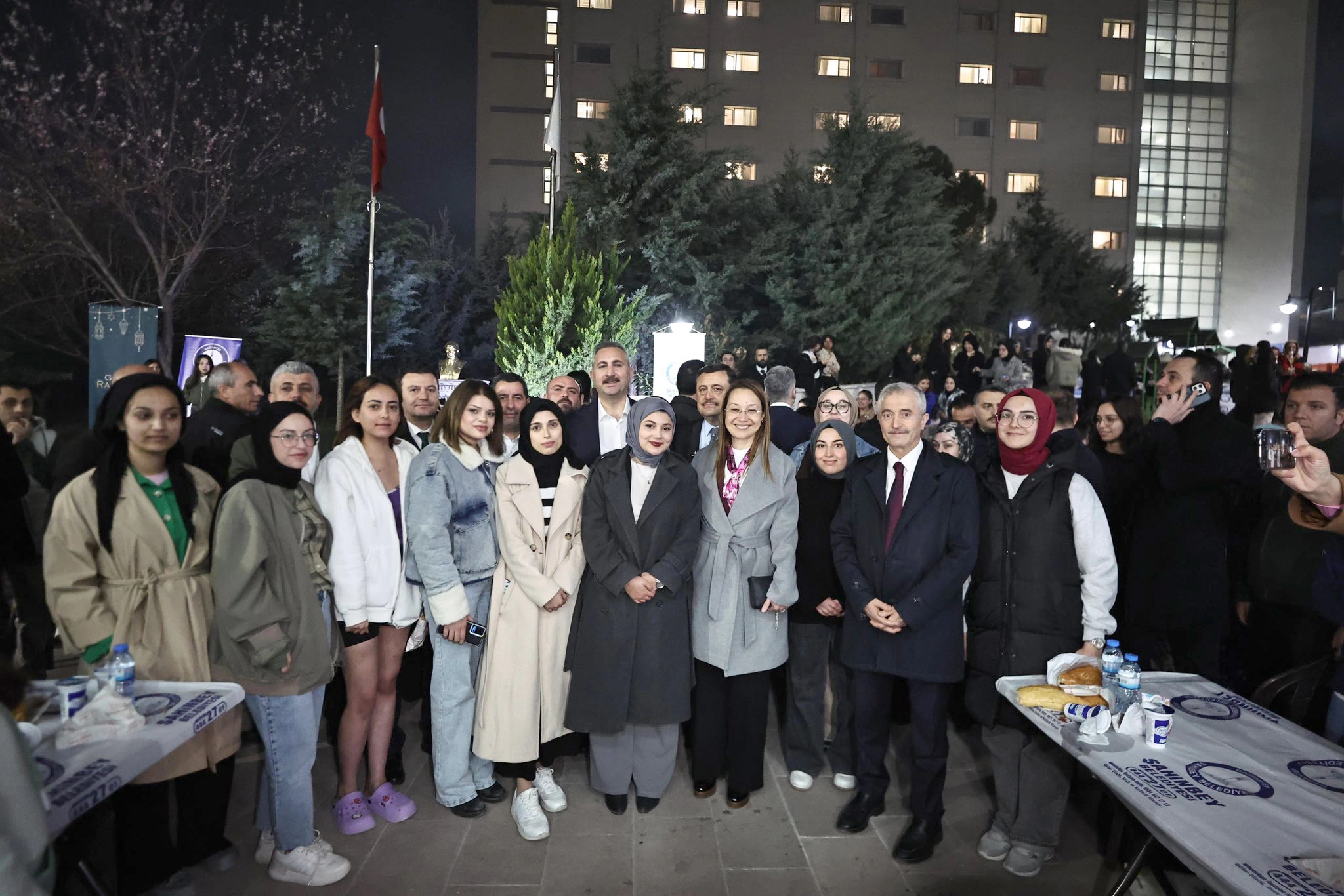 ŞAHİNBEY'DEN ÖĞRENCİLERE SAHUR İKRAMI