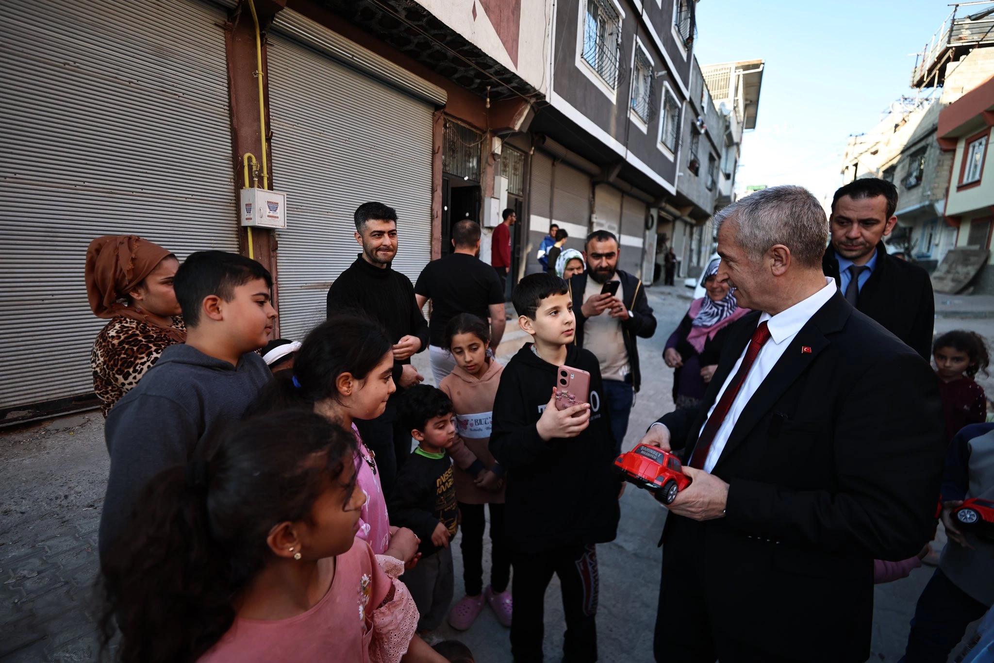 Tahmazoğlu'ndan çat kapı ziyaret