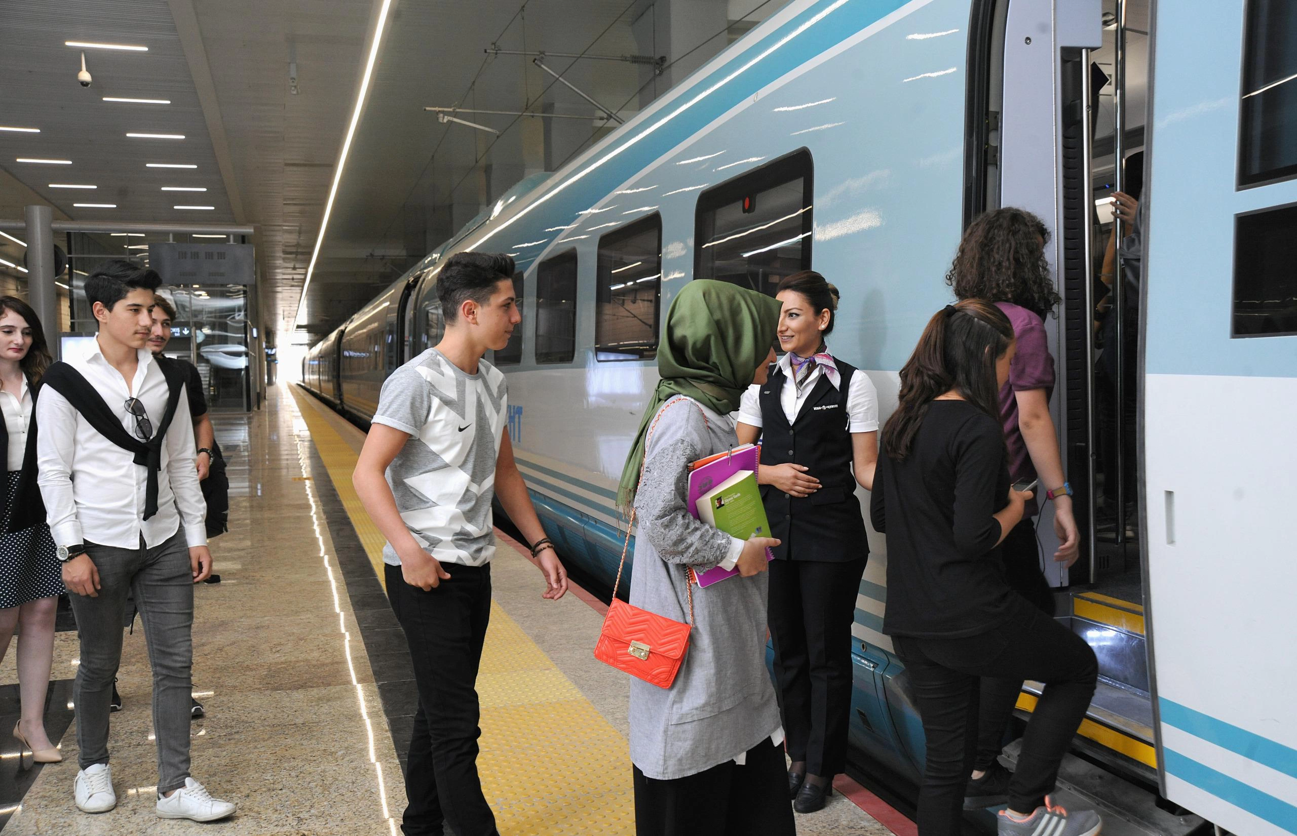 TÜRKİYE 16 YIL ÖNCE YÜKSEK HIZLI TRENLE TANIŞTI