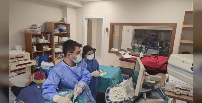 Dr. Ersin Arslan’da Mikrodalga Ablasyon Yöntemiyle Ameliyatsız Tiroid Tedavisi Başladı