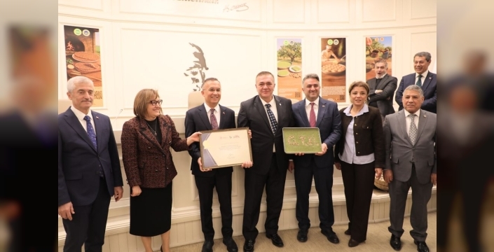GTB’YE COĞRAFİ İŞARET BAŞARILARI İÇİN TEŞEKKÜR PLAKETİ