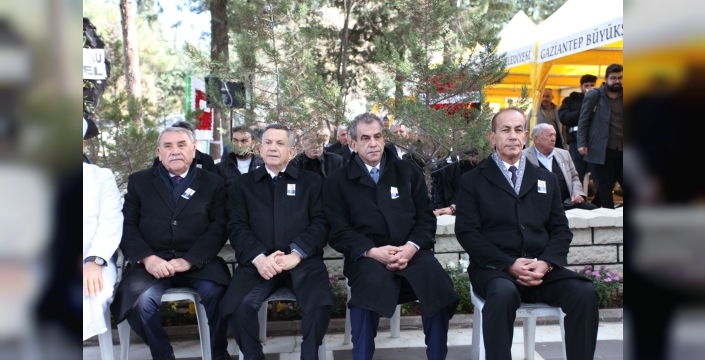 MERİNOS ONURSAL BAŞKANI MERHUM MEHMET ERDEMOĞLU MEZARI BAŞINDA ANILDI.