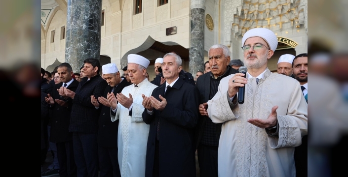 ŞAHİNBEY BELEDİYESİ 175 ÖĞRENCİYİ UMREYE UĞURLADI