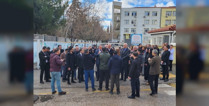 Eğitim Camiası Öğretmene Saldırıyı Kınamak İçin Kenetlendi