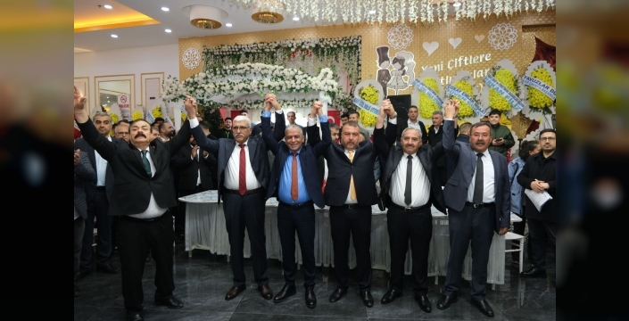 İSMET ÖZCAN 5 ADAYIN YARIŞTIĞI SEÇİMLERDEN ZAFERLE ÇIKTI