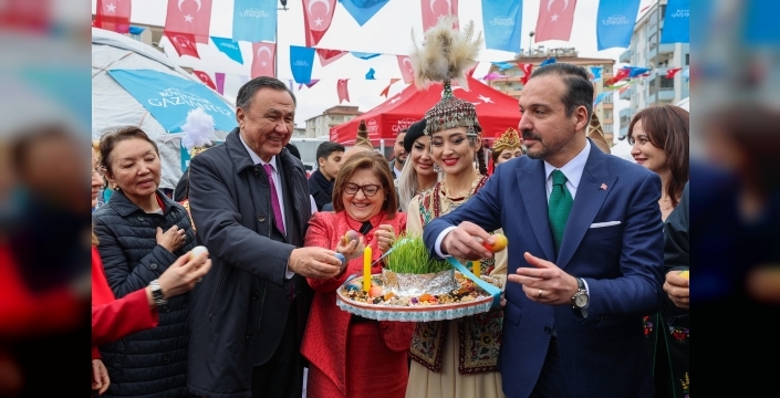 CUMHURBAŞKANLIĞI HİMAYELERİNDE GAZİANTEP BÜYÜKŞEHİR EV SAHİPLİĞİNDE NEFES KESEN GÖSTERİLER DÜZENLENDİ