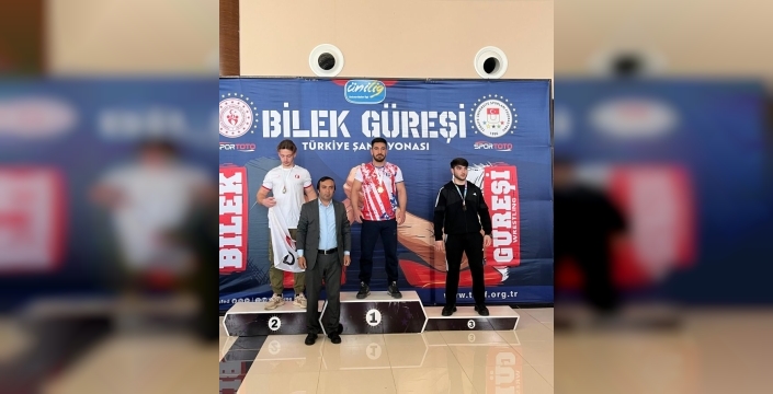 GAÜN ÖĞRENCİLERİ BİLEK GÜREŞİ ŞAMPİYONASINDAN MADALYALARLA DÖNDÜ