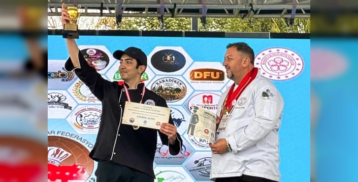 Gaziantep Üniversitesi (GAÜN) Gastronomi ve Mutfak Sanatları Bölümü son sınıf öğrencisi Kemal Görkem Çetin, Konya'nın Beyşehir ilçesinde düzenlenen festivalden birincilikle döndü.