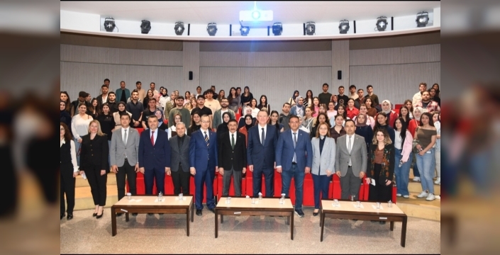 Gülsan Holding Yönetim Kurulu Başkanı Mustafa Topçuoğlu, Kilis’te Üniversitelilerle Buluştu