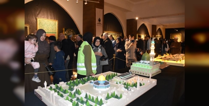 Şahinbey Belediyesi tarafından Şahinbey Millet Cami ve Külliyesi’nde 06-19 Nisan tarihleri arasında açılan Mukaddes Emanetler Sergisini yüzbinlerce kişi ziyaret etti.
