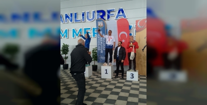 Şanlıurfa Büyükşehir Belediyesi tarafından kurtuluşun 106. yıl dönümü etkinlikleri kapsamında düzenlenen Tarihten Bilime 11 Nisan Kurtuluş Koşusunu 60,64 yaş kategorisinde Gaziantep'li atlet Turgay Albayram Kazandı