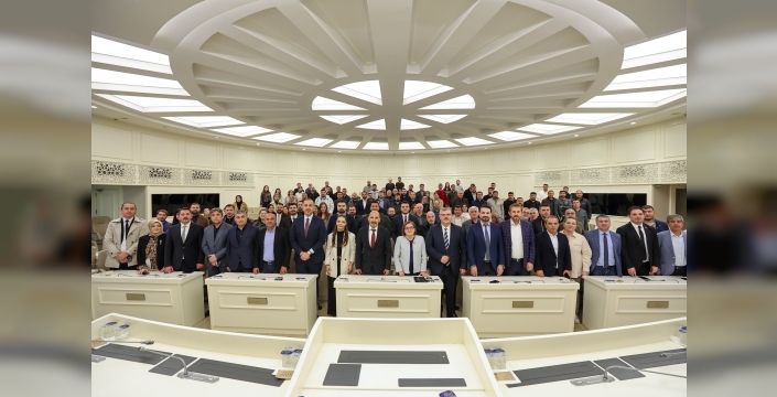 Gaziantep Büyükşehir Belediyesi iştiraklerinden Gazi Konut ile Gaziantep Serbest Muhasebeciler Mali Müşavirler Odası (SMMM Odası) ve Gaziantep Barosu arasında konut satışına ilişkin Meclis Toplantı Salonu’nda protokol imzalandı.