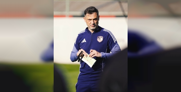 Gaziantep FK'nın çiçeği burnunda Teknik Direktörü Mirel Radoi futbolcularını sert bir dille uyardı.