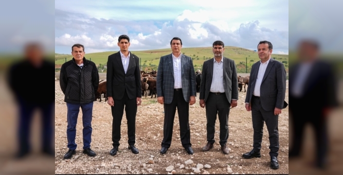 Şehitkamil Belediye Başkanı Umut Yılmaz, Kurban Bayramı öncesinde kurban satış alanlarında yürütülen çalışmalar ve fiyat denetimlerine ilişkin önemli açıklamalarda bulundu.
