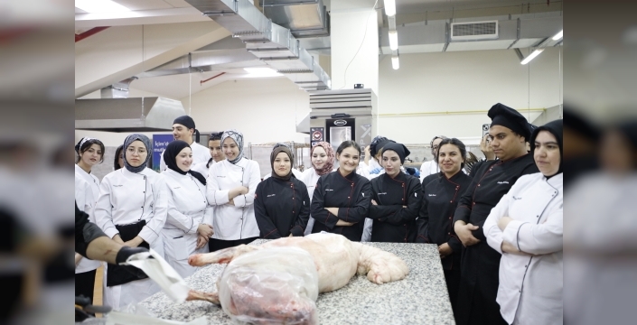 GİBTÜ Mutfağında Uygulamalı Eğitim: Küçükbaş Karkas Parçalama Teknikleri Anlatıldı
