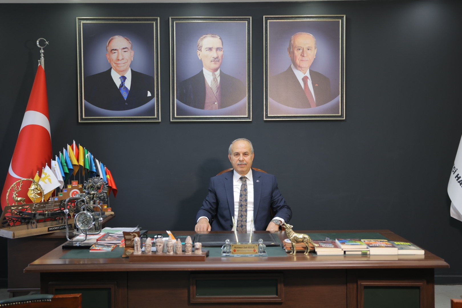 "CUMHURİYET, TÜRK MİLLETİNİN EBEDİ VARLIK NİŞANESİDİR"