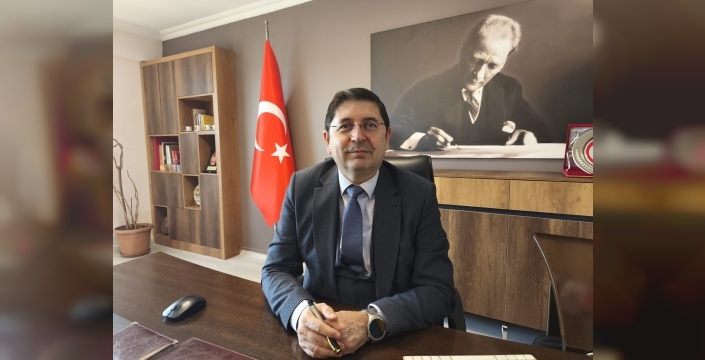 ABB Genel Başkanı M. Bora Zor, tutuklu gazeteciler İsmail Arı ve Alican Uludağ’a destek verdi; sessiz kalanları eleştirip basın özgürlüğüne sahip çıkma çağrısı yaptı.