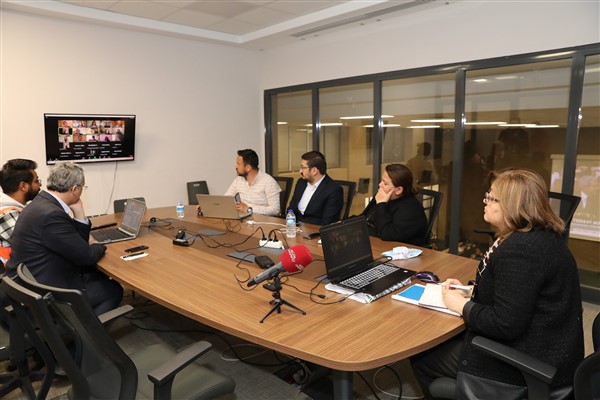 BAŞKAN ŞAHİN KADIN AKADEMİSYENLERLE GÖRÜŞTÜ