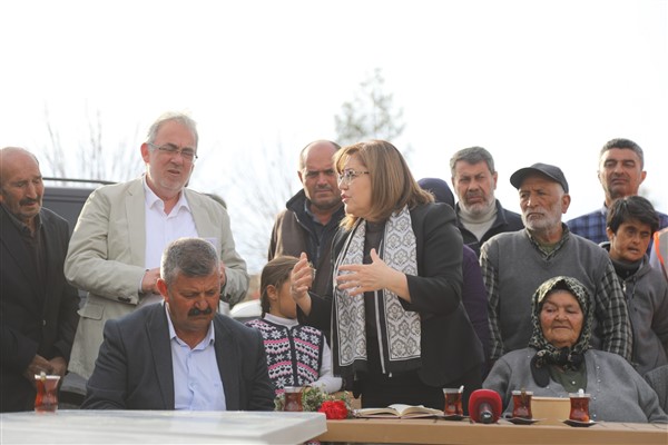 BAŞKAN ŞAHİN, NURDAĞI’NIN KÖYLERİNDE YAŞAYAN DEPREMZEDELERLE BİR ARAYA GELDİ!