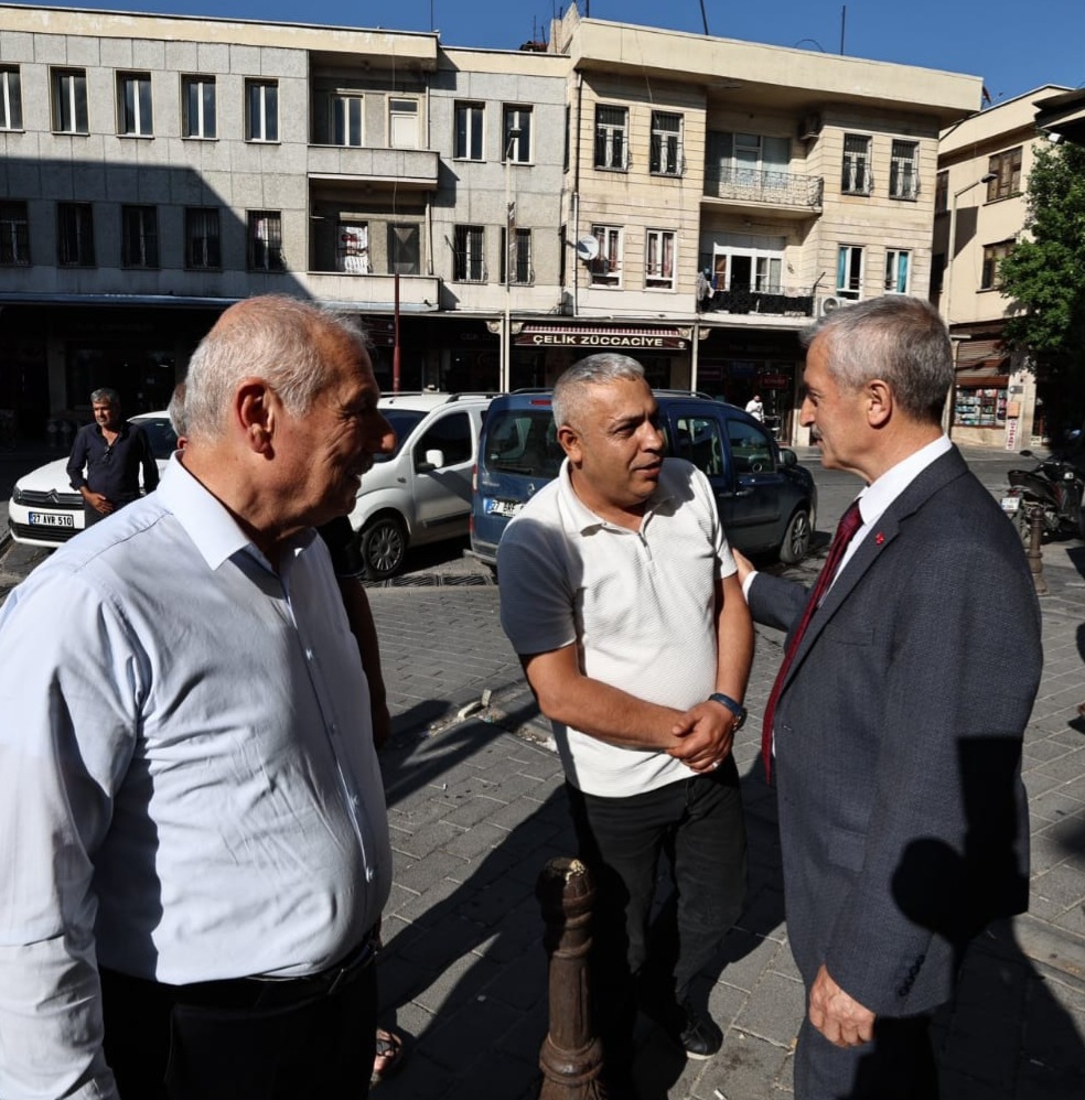 BAŞKAN TAHMAZOĞLU VATANDAŞ VE ESNAF İLE İÇ İÇE