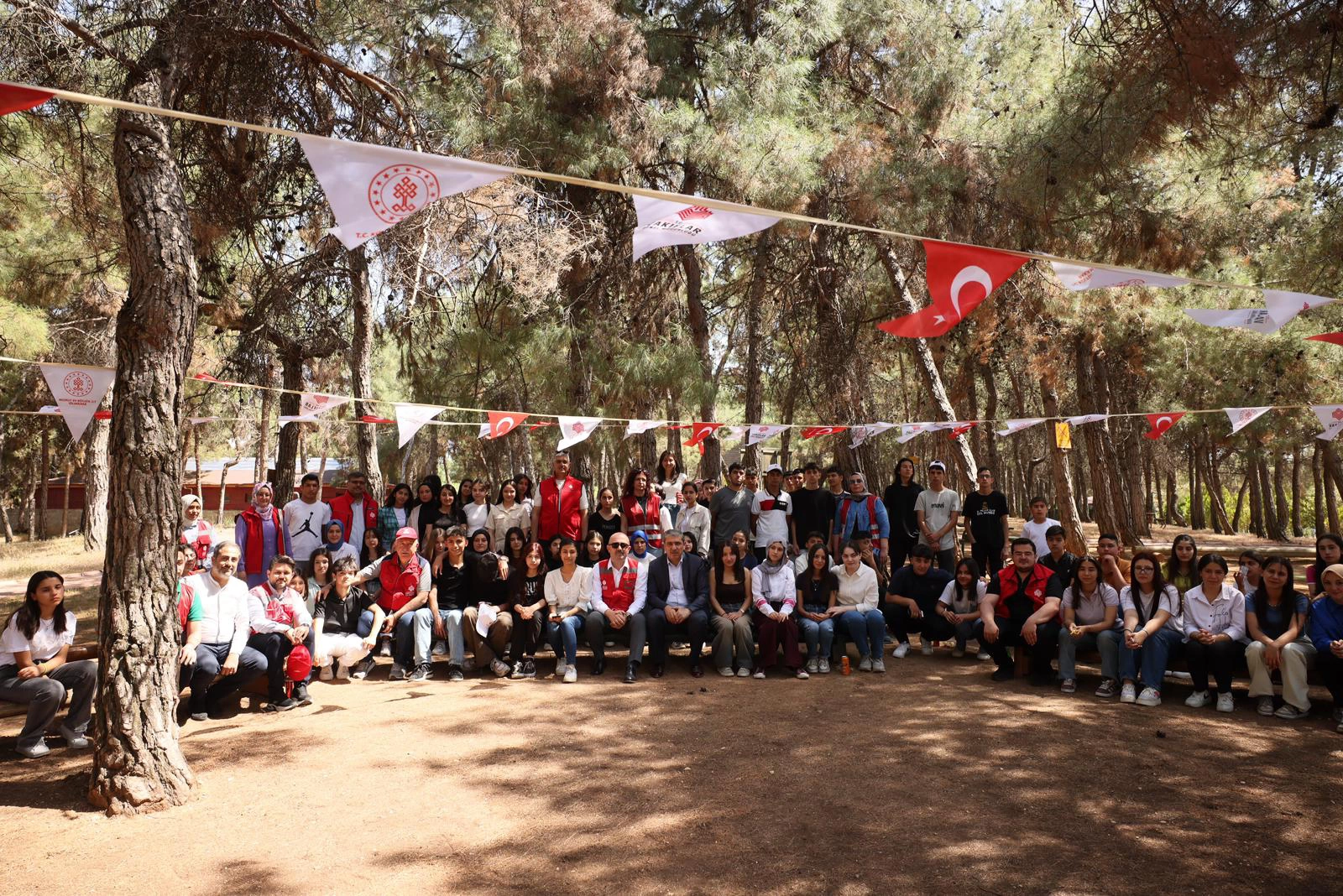 Burs alan öğrenciler Piknik Şöleninde buluştu.
