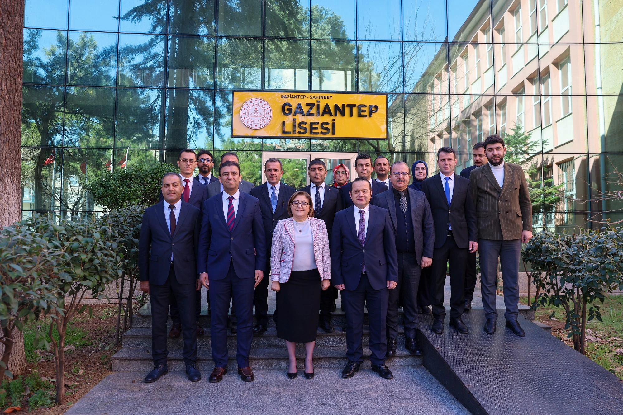 BÜYÜKŞEHİR, ÖĞRENCİLERİ GELECEĞE HAZIRLIYOR