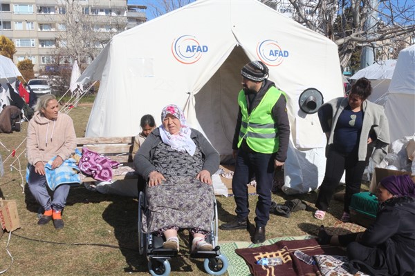 ENGELLİ DEPREMZEDELERİN MEDİKAL MALZEME İHTİYACINI KARŞILANIYOR!