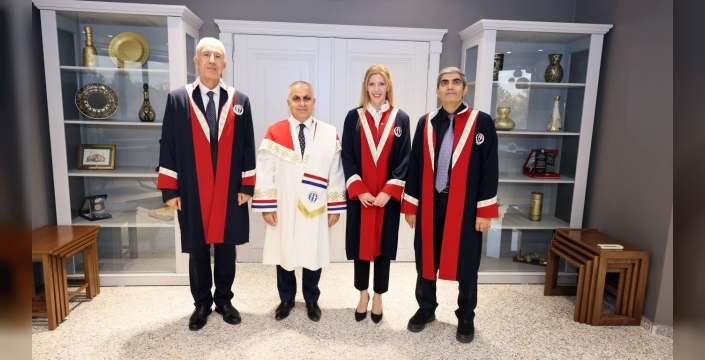 GAÜN AKADEMİSYENLERİ UNVANLARINI TÖRENLE ALDI