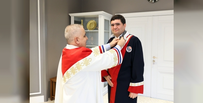 GAÜN’DE AHMET ULUŞAN’A PROFESÖRLÜK ROZETİ TAKDİM EDİLDİ