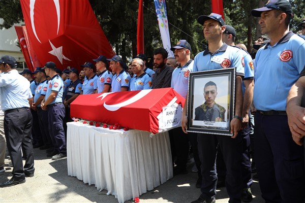 GAZİ ŞEHİR, GÖREV ŞEHİDİ OLAN İTFAİYE ERLERİNİ SON YOLCULUĞUNA UĞURLADI