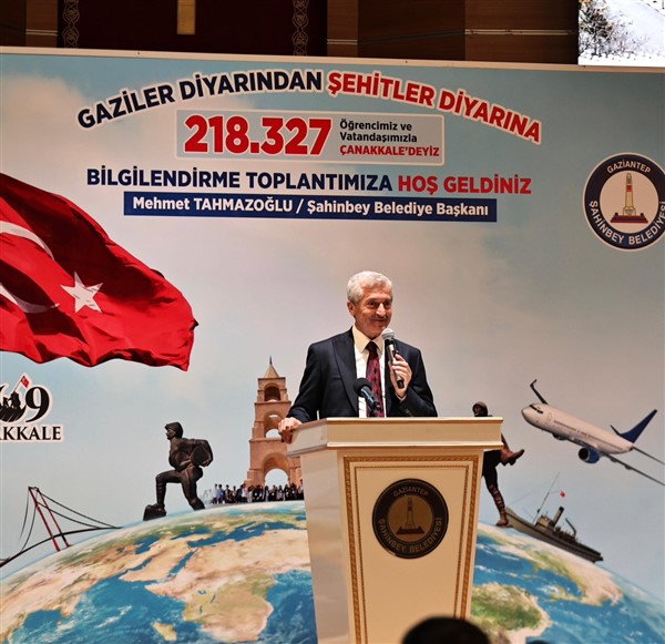 GAZİ TORUNLARI ÇANAKKALE’DE ECDADA DUA EDİYOR
