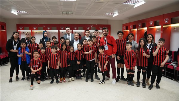 KALYON STADYUMU'NDA ÖZEL MİSAFİRLER