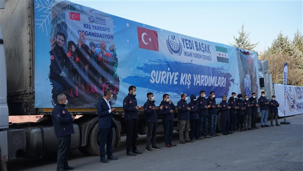 Sınır Ötesine 3 Tır Yardım Malzemesi Dualarla Gönderildi