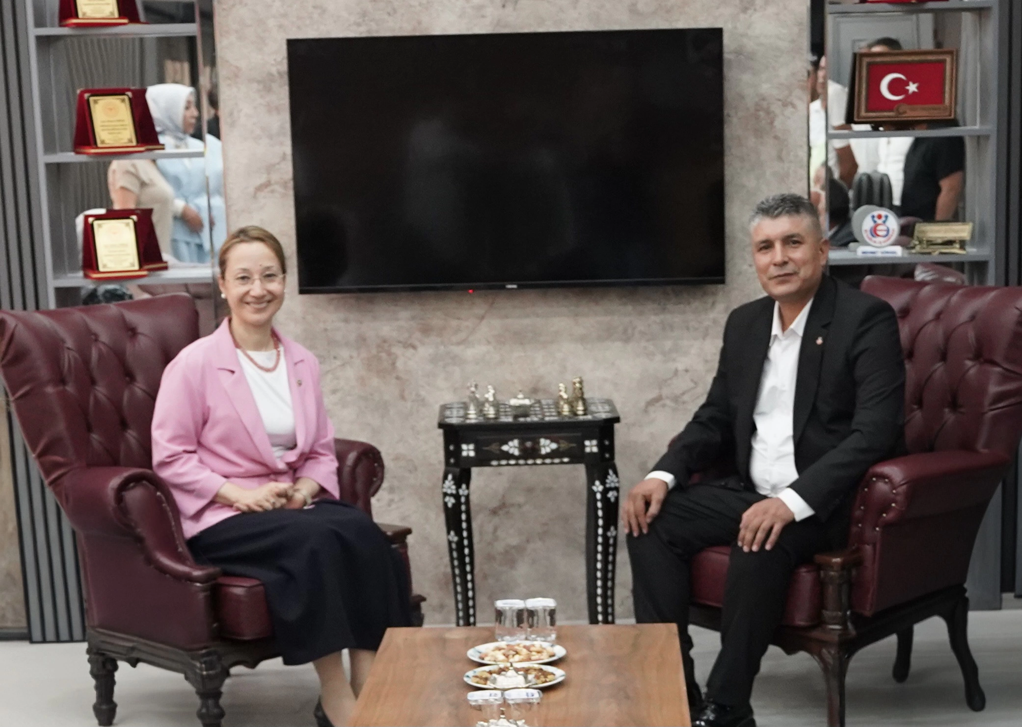 MİLLETVEKİLİ BAKBAK, SENDİKA TEMSİLCİLERİYLE BİR ARAYA GELDİ