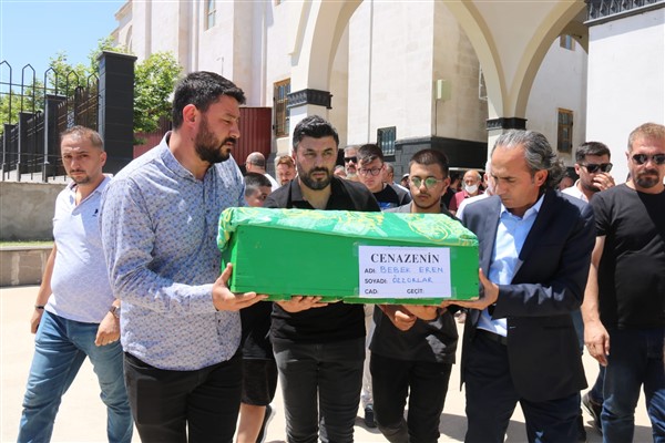 MİNİK EREN'E ACI VEDA