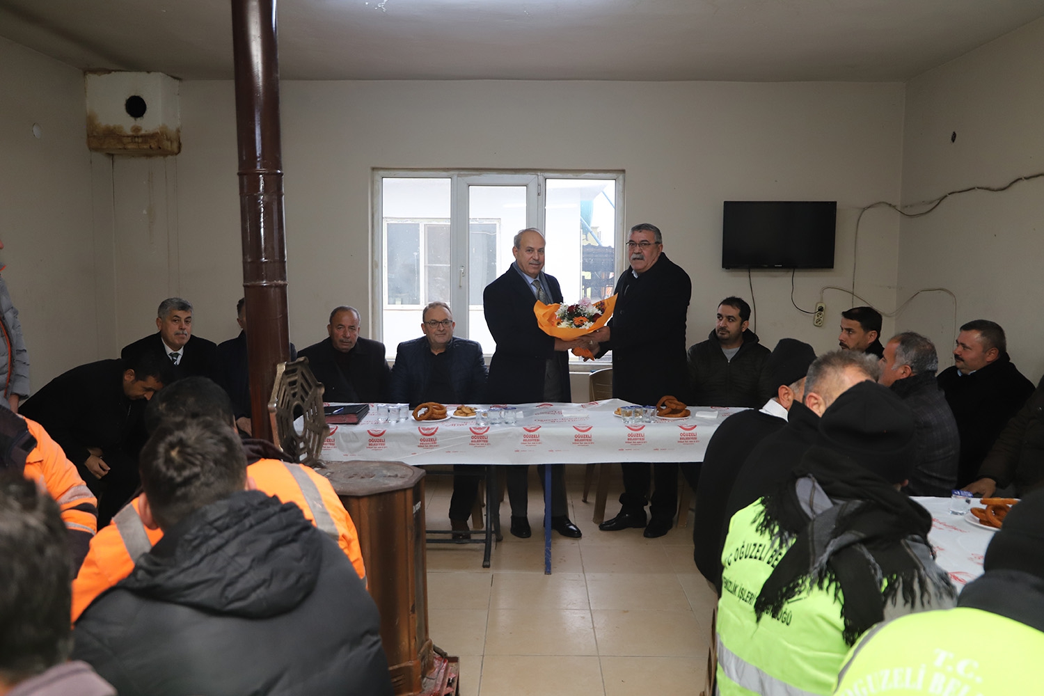 OĞUZELİ BELEDİYESİ ÇALIŞANLARIN YÜZÜNÜ GÜLDÜRDÜ