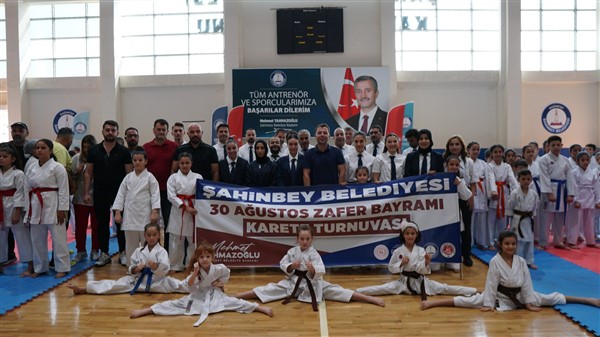 ŞAHİNBEY BELEDİYESİ ZAFER BAYRAMINI SPOR ETKİNLİKLERİ İLE KUTLADI